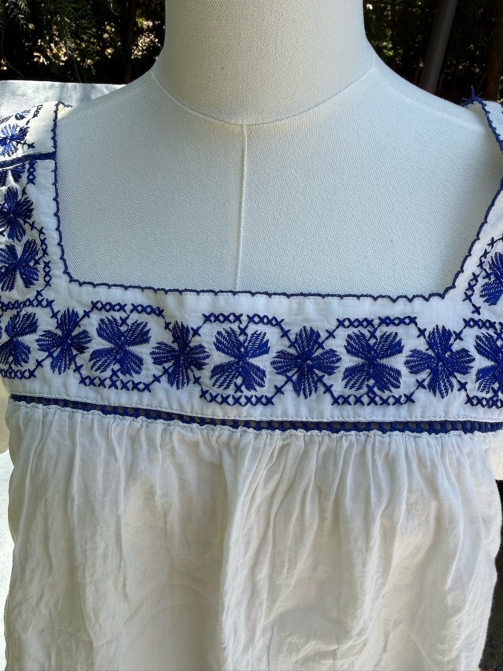 Forever 21 Embroidered Square Neck Puff Sleeve Top - Picture 2 of 7